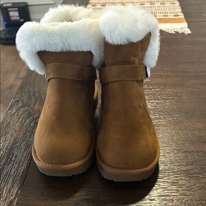 Women's Tan Ankle Boots with White Fur Trim